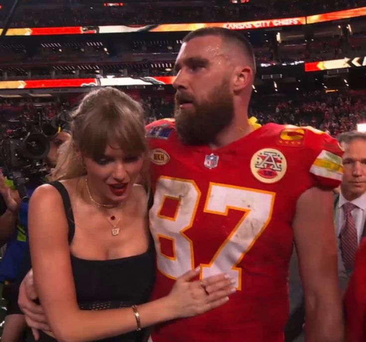 Machine Gun Kelly, Megan Fox, Taylor Swift, and Travis Kelce captured attention by posing together at the Super Bowl afterparty. Discover the buzz around this star-studded moment. #SuperBowlAfterparty #TaylorSwift #TravisKelce