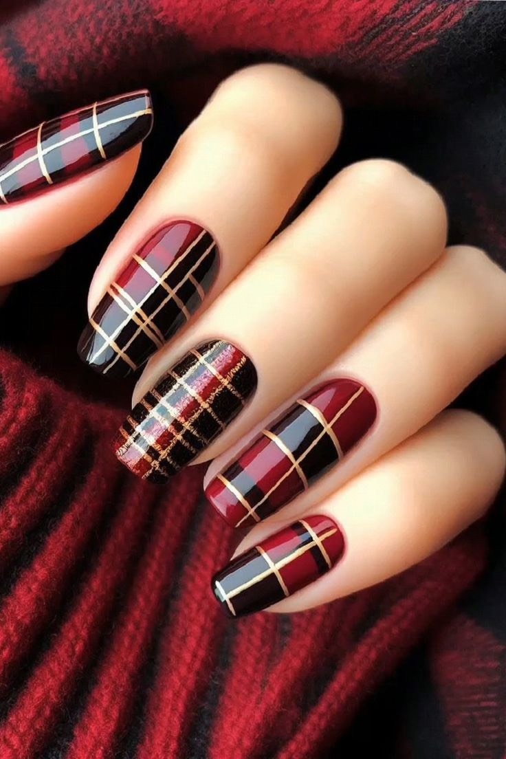 Cozy Elegant: checkered nails that add warmth to your winter look